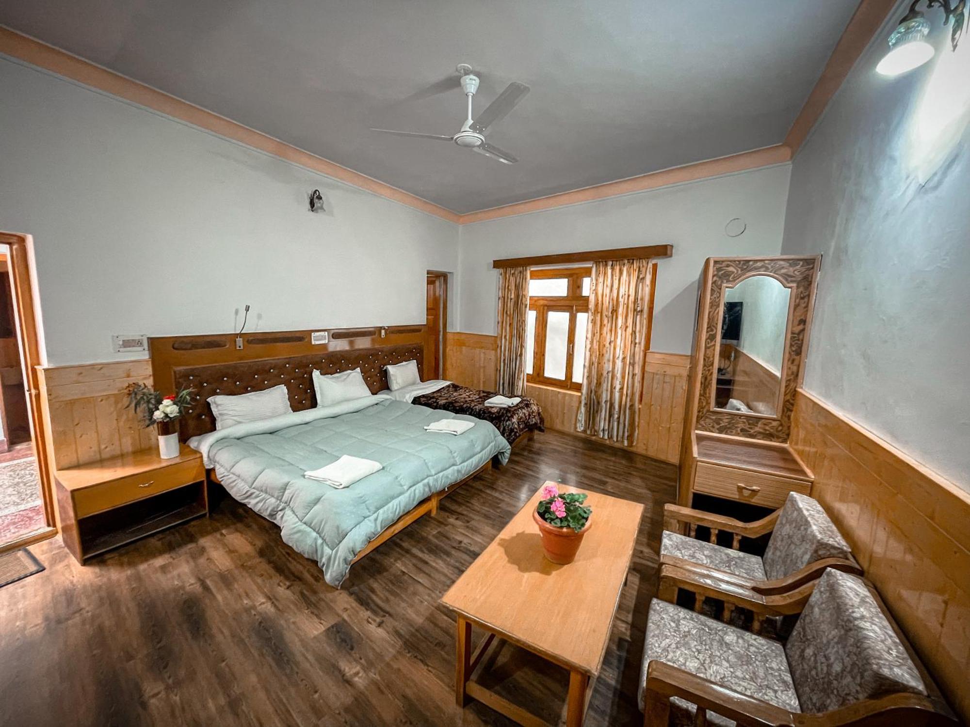 Hotel Shaynam Leh Bagian luar foto
