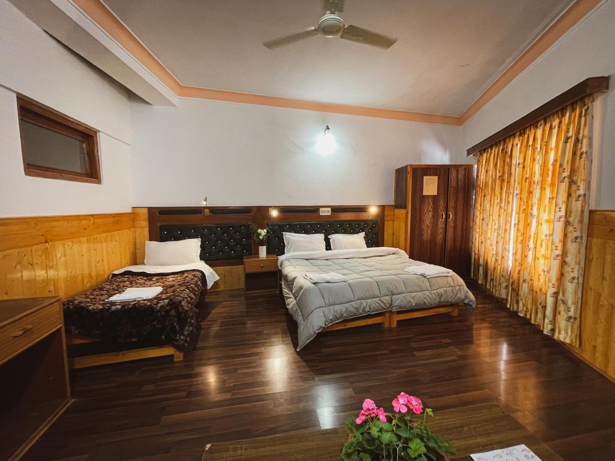 Hotel Shaynam Leh Bagian luar foto
