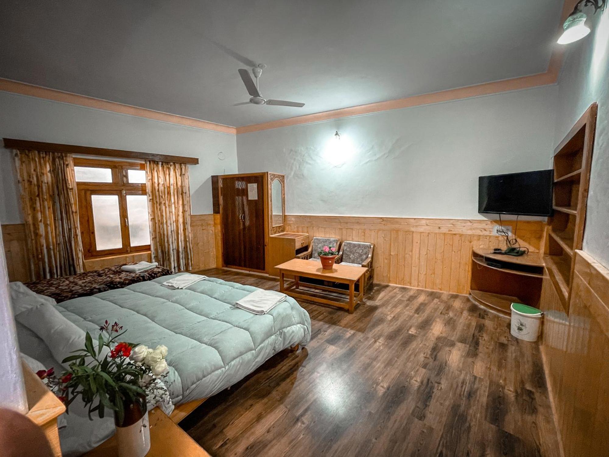 Hotel Shaynam Leh Bagian luar foto