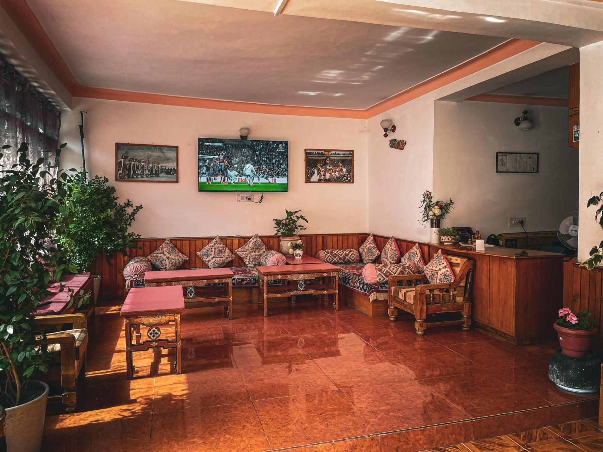 Hotel Shaynam Leh Bagian luar foto