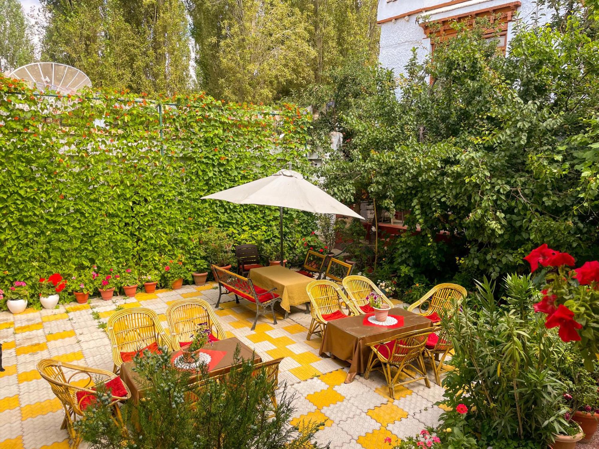Hotel Shaynam Leh Bagian luar foto