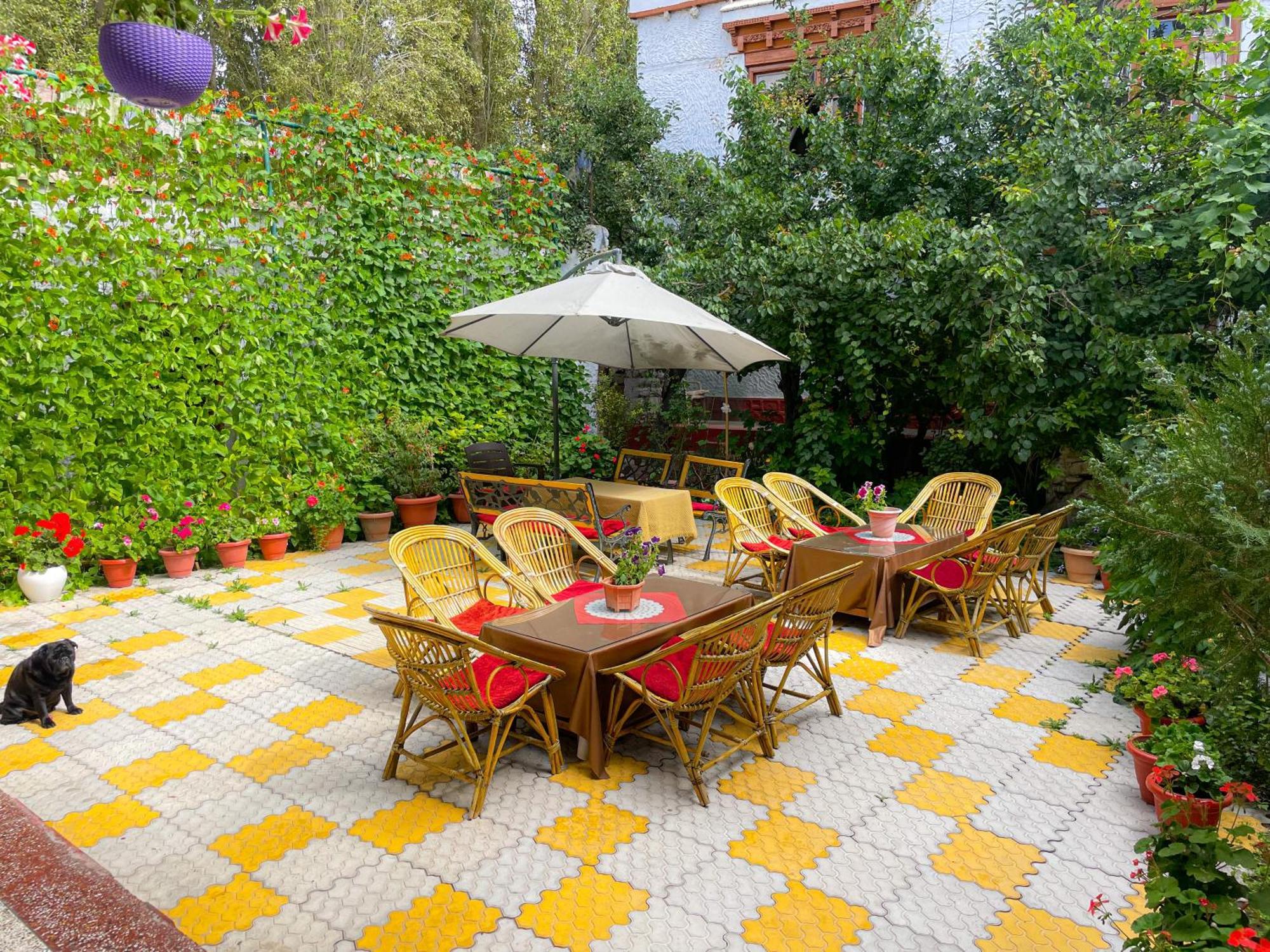 Hotel Shaynam Leh Bagian luar foto